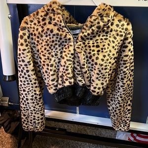 Adika Size M zip cropped leopard faux fur jacket